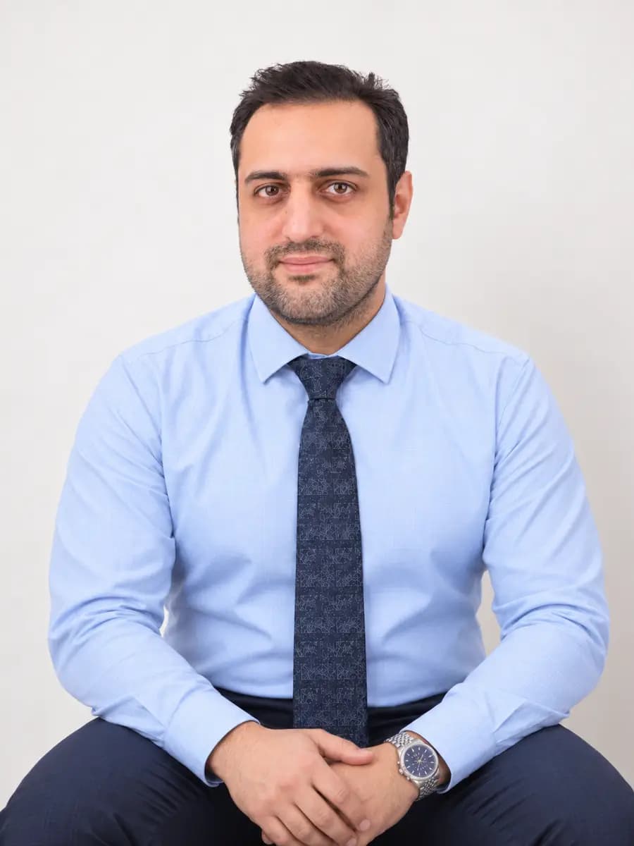 Ali Manoochehri, Senior business consultant
